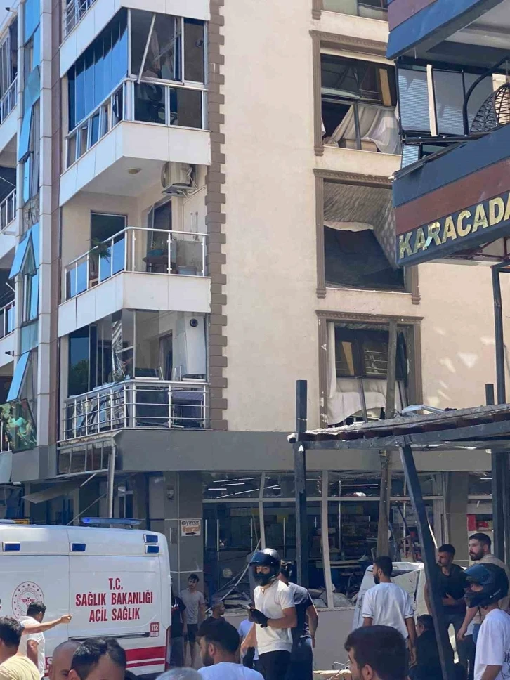 İzmir’in Torbalı ilçesi Ayrancılar Mahallesi’nde bir binada doğal gaz patlaması meydana geldiği, yaralıların olduğu öğrenildi.
