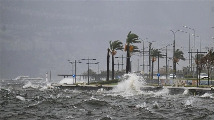 İzmir'de vapur seferleri iptal edildi