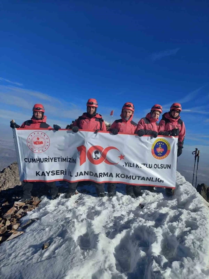 JAK, Erciyes’in zirvesine tırmandı
