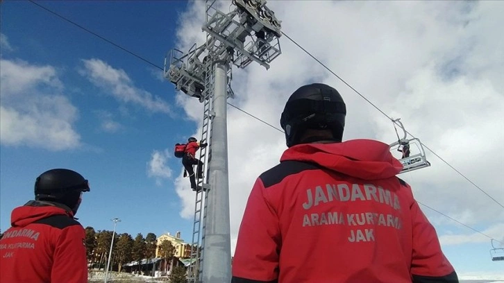 JAK timleri çam ormanlarıyla kaplı Cıbıltepe'de güvenli kayak tatili için hazır