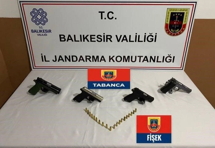 Jandarma’dan Erdek ve Edremit ilçelerinde operasyon
