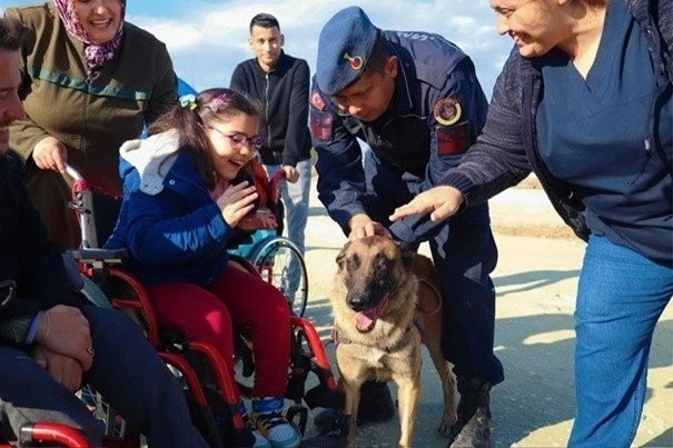 Jandarma ekiplerinden özel eğitim gören öğrencilere ziyaret
