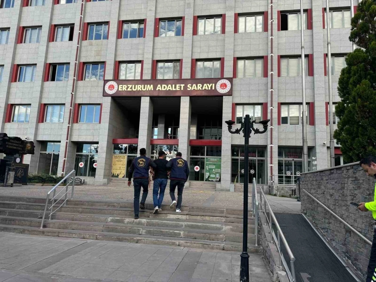 Jandarma Erzurum’da aranan 43 şahsı yakaladı
