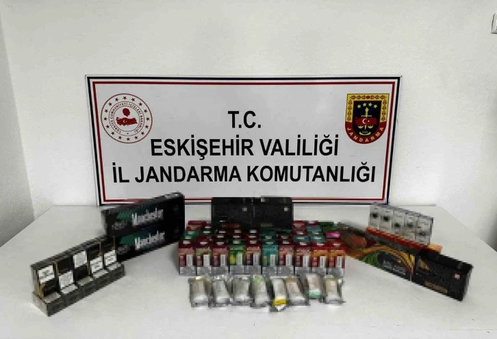 Jandarma şüpheli şahıslardan 35 bin TL değerinde kaçak sigara ele geçirdi
