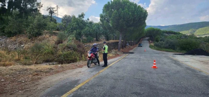 Jandarma trafik timleri vatandaşları bilgilendirdi
