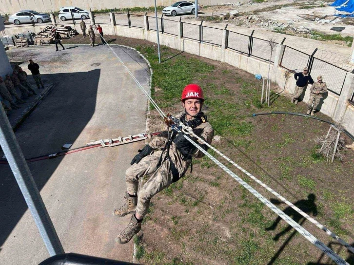 Jandarmadan uygulamalı deprem eğitimi
