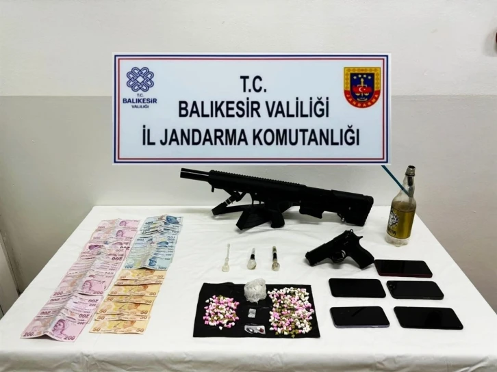 Jandarmadan uyuşturucu tacirlerine operasyon: 6 gözaltı
