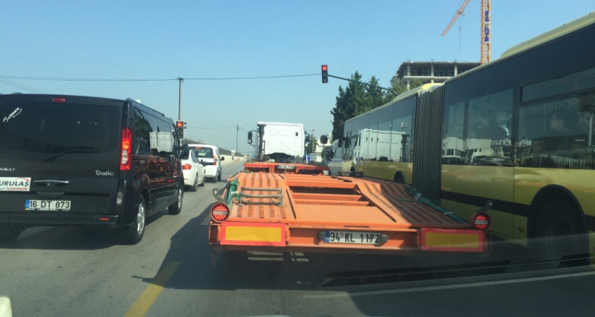 Kamyonlar Bursa trafiğinde cirit atıyor