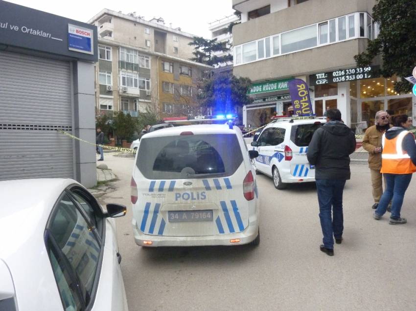 Kadıköy’de silahlı çatışma: 1’i ağır 3 yaralı