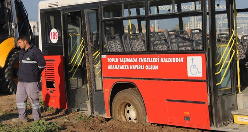 Kadın şoför yolu şaşırınca...