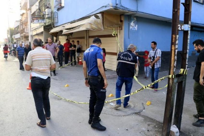 Kaldırımda yürüyen husumetlisini 10 el ateş ederek öldürüldü