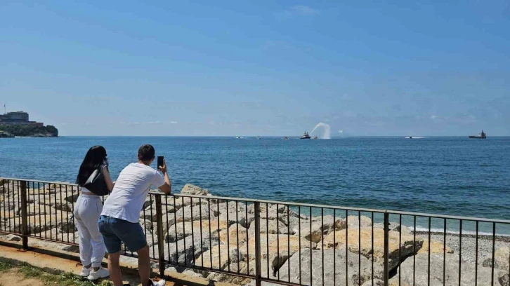 Kabotaj Bayramı’nı denizde su gösterisiyle kutladılar
