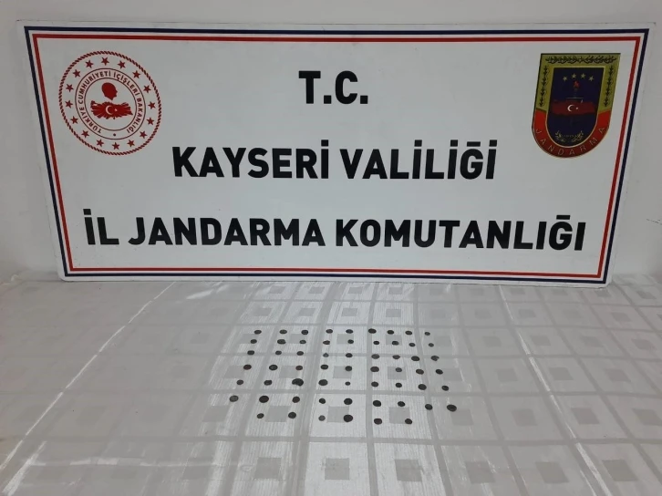 Kaçak kazıdan elde ettiği tarihi eserleri satarken yakalandı
