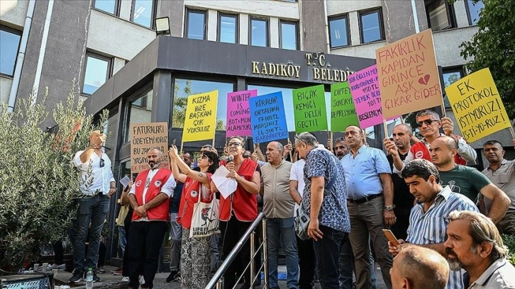 Kadıköy Belediyesinde çalışan işçiler, yarım günlük iş bırakma eylemi yaptı