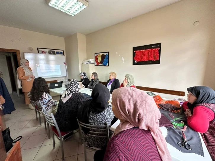 Kadınlara hakları anlatıldı
