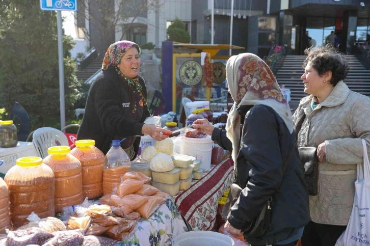 Kadınların emekleri rengarenk tezgahlarda
