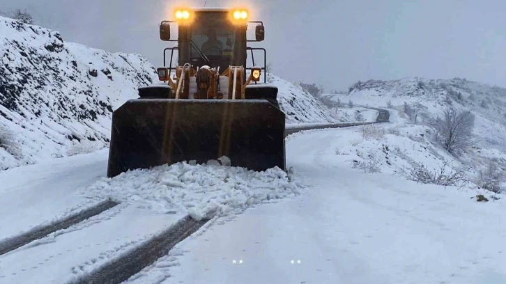 Kahramanmaraş kırsalına kar düştü ekipler müdahale etti
