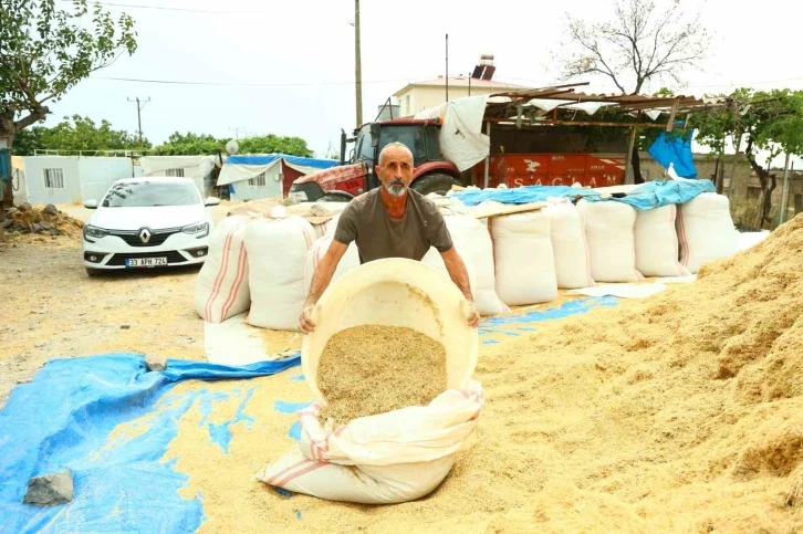 Kahramanmaraş’ta besicilerin saman telaşı
