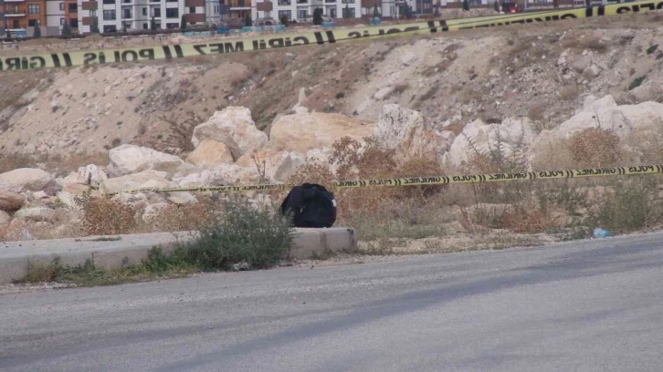 Kaldırım üzerindeki şüpheli çanta polisi alarma geçirdi