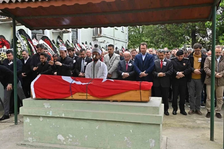 Kalp krizinden hayatını kaybeden belediye başkanı toprağa verildi
