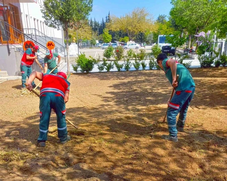 Kamu kurumlarının yeşil alanlarının bakımı Menteşe Belediyesinden
