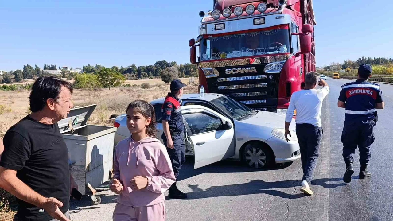 Kamyon önüne aldığı otomobili 500 metre sürükledi
