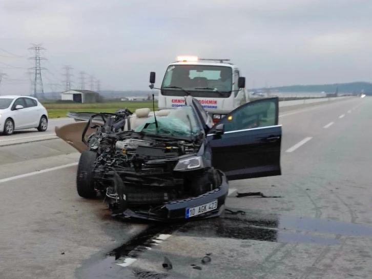 Bursa'da kamyonete çarpan otomobildeki yolcu hayatını kaybetti