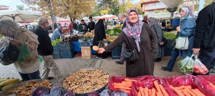 Kanlıca mantarı 200 liradan tezgahtaki yerini aldı
