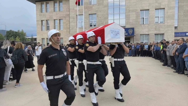 Bursa'da kansere yenik düşen emekli polis son yolculuğuna uğurlandı