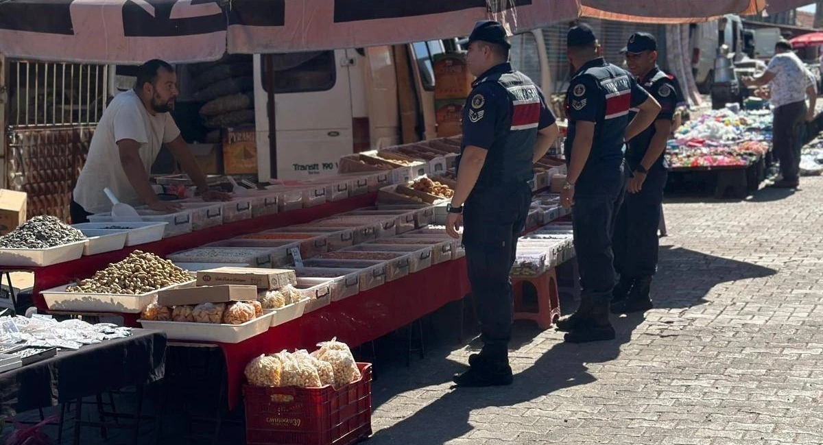 Karacasu jandarması vatandaşları sahte para ve dolandırıcılığa karşı bilgilendirdi
