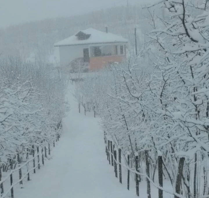 Karadeniz köyleri bembeyaz
