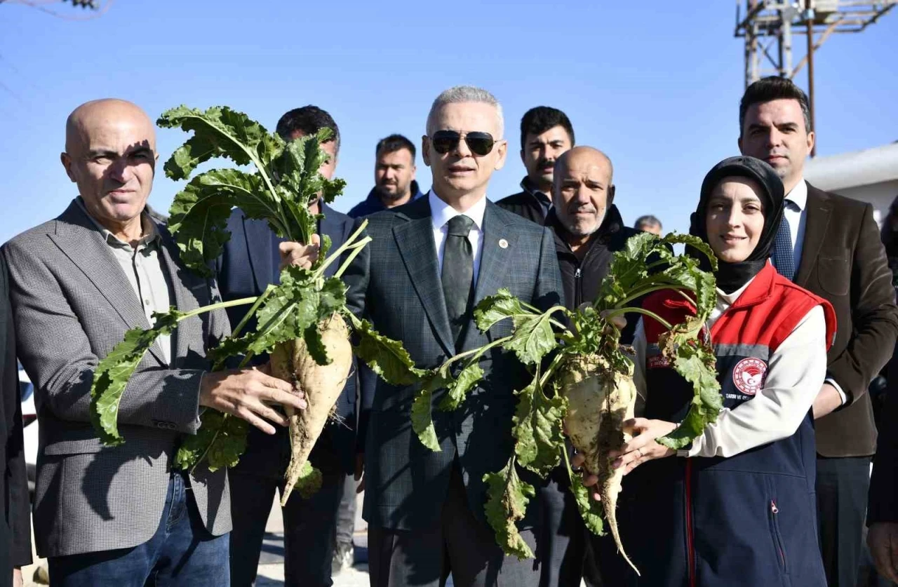 Karaman’da kantarlar pancar alımına dualarla başladı
