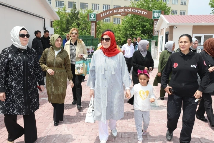 Karatay Konukevindeki annelere Anneler Günü sürprizi
