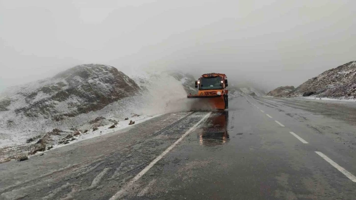 Karayolları ekipleri kış mesaisine erken başladı
