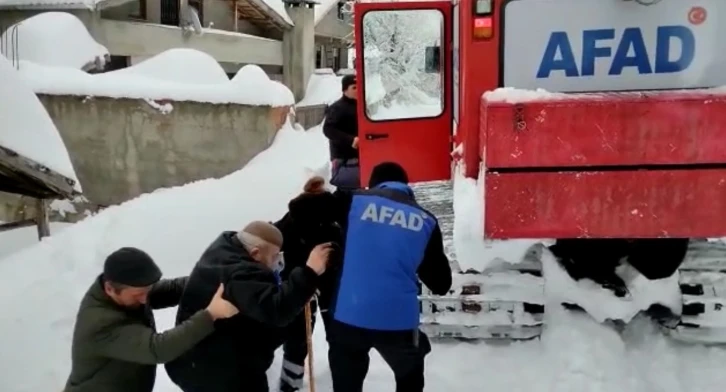 Karda mahsur kalan hasta AFAD ekiplerince kurtarıldı
