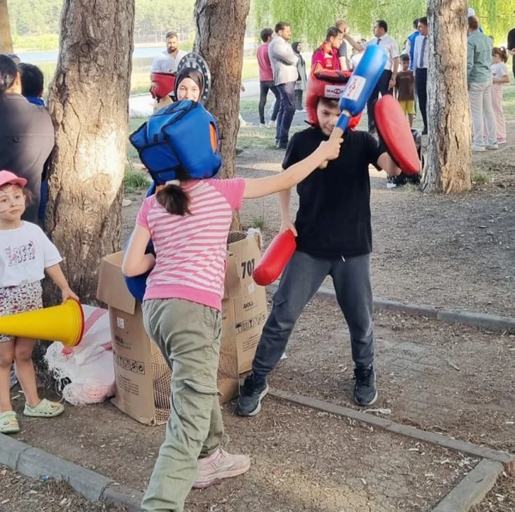 Karne şenliğinde çocuklar gönüllerince eğlendiler
