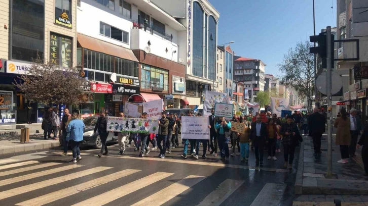 Kars’ta engelliler için farkındalık yürüyüşü
