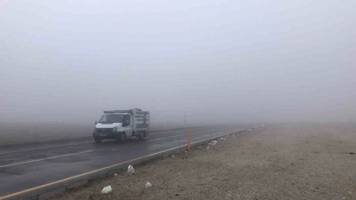 Kars’ta kar yağışı ve sis ulaşımı olumsuz etkiliyor
