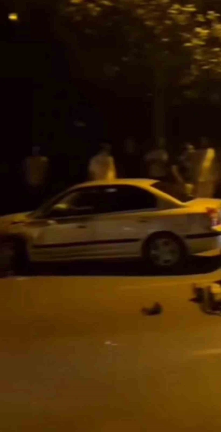 Kartal’da refüjü aşan araç karşı yönden gelen araçla çarpıştı: 11 yaralı
