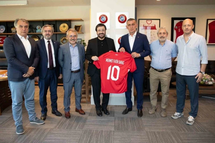 Kasımpaşa Başkanı Mehmet Fatih Saraç’tan TFF Başkanı Hacıosmanoğlu’na ziyaret
