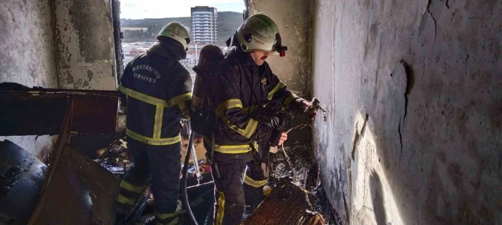 Kastamonu’da 10 katlı apartmanda çıkan yangın paniğe sebep oldu
