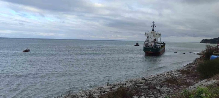 Kastamonu’da karaya oturan geminin çekilmesi için çalışma başlatıldı
