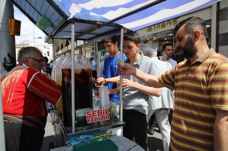 Kavurucu sıcakların vazgeçilmezi meyan şerbeti
