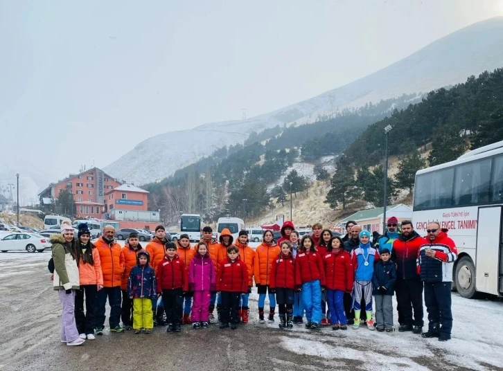 Kayakçılar Erzurum’dan dereceyle döndü
