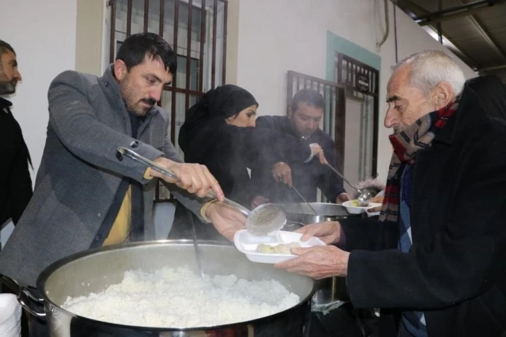 Kayapınar Belediyesi deprem bölgelerinde yaraları sarıyor
