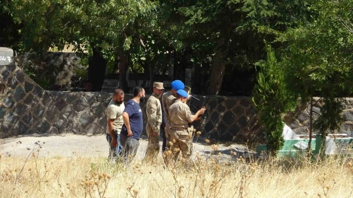 Kayıp Narin’i arama çalışmalarında mezarlıkta yer altı görüntüleme cihazıyla tarama yapıldı
