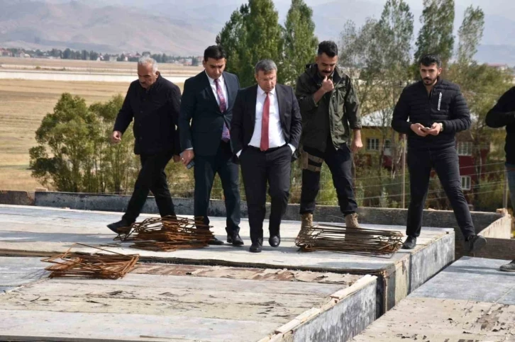 Kaymakam Çimşit okul inşaatlarını inceledi
