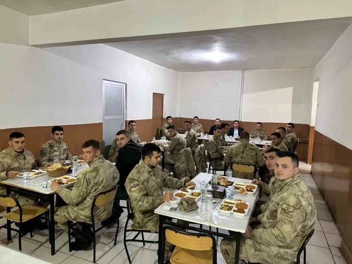 Kaymakam Karakaş, jandarmayla iftar açtı
