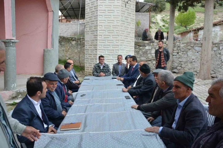 Kaymakam Okumuş, Karaselendi’de halk toplantısı yaptı
