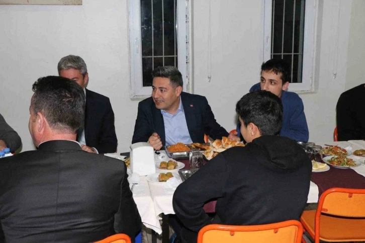 Kaymakam Özçelik, öğrencilerle birlikte iftar yaptı
